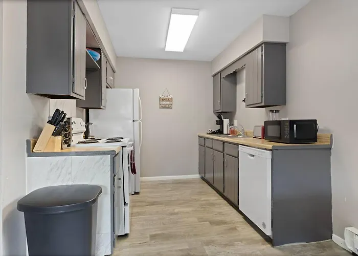 Cozy2bd Chgolnd Freeparkg Sleeps6 Freewi-fi *
