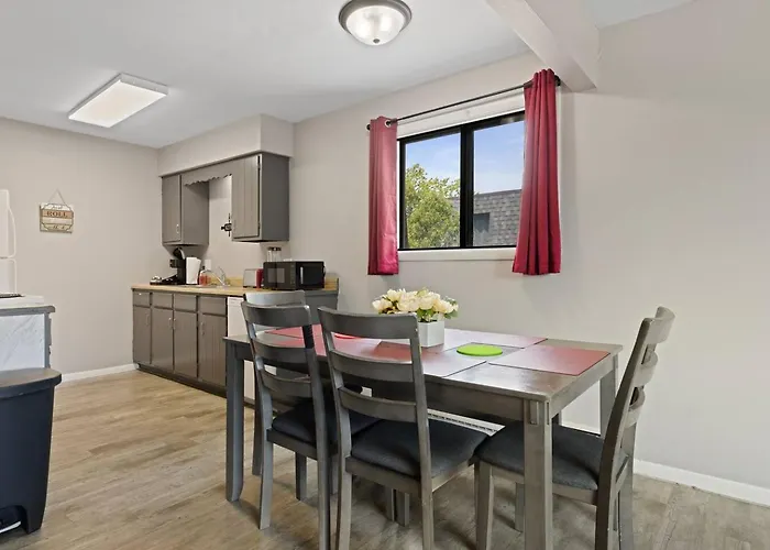 Cozy2bd Chgolnd Freeparkg Sleeps6 Freewi-fi *