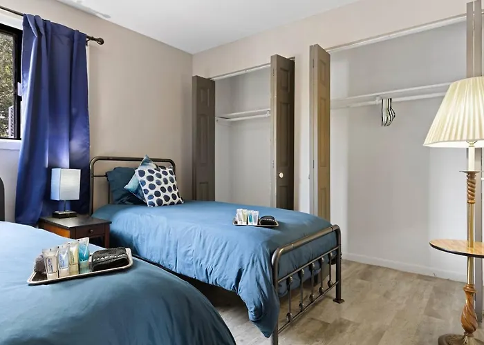 Cozy2bd Chgolnd Freeparkg Sleeps6 Freewi-fi Apartment