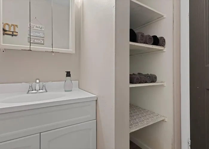 Cozy2bd Chgolnd Freeparkg Sleeps6 Freewi-fi Apartment Aurora